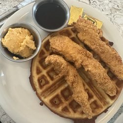 The Franklin Café - CHICKEN & WAFFLE