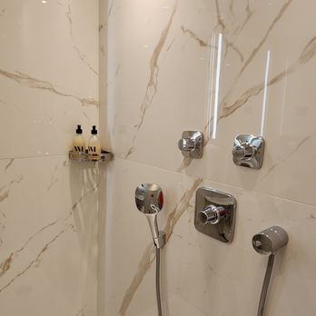 Hôtel Atmosphères - Soap and shampoo - no conditioner - hand wand - Hotels Near Me - Paris, 75