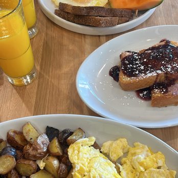 Whidbey's A Daytime Eatery - Two Eggs Breakfast - Breakfast & Brunch Near Me - Enterprise, Nevada