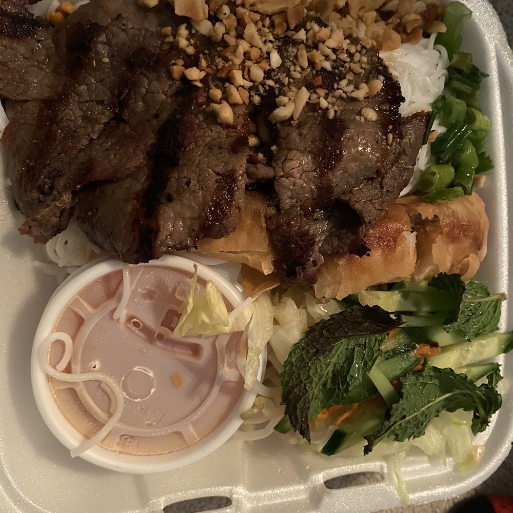 Pho Mi Viet Thai - Beef on vermicelli noodles - Well seasoned and fresh - Vietnamese Near Me - Vaughan, Ontario Pho Mi Viet Thai - Beef on vermicelli noodles - Well seasoned and fresh - Vietnamese Near Me - Vaughan, Ontario