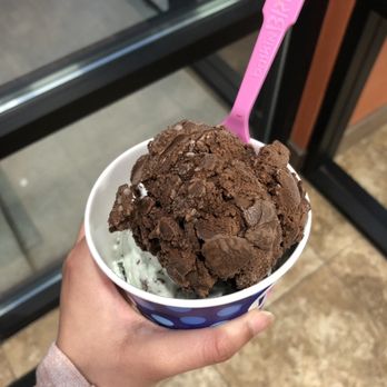 Baskin Robbins - Chocolate fudge and mint chocolate chip - Ice Cream & Frozen Yogurt Near Me - Eagan, Minnesota
