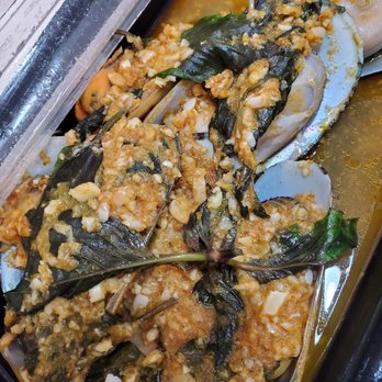 The Smiling Elephant - Green Mussels with Garlic sauce? (spicy) - Thai Near Me - Nashville, Tennessee