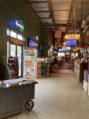 Mo's Irish Pub by null