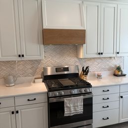 Custom hood vent cabinet and extended backsplash! Custom hood vent cabinet and extended backsplash!