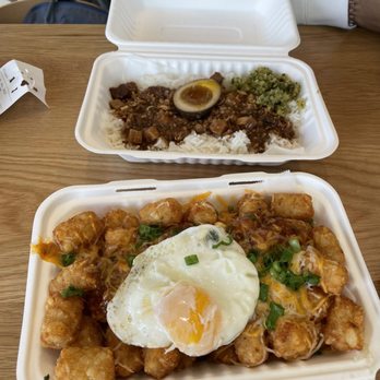 Bopomofo Cafe - Mapo Tofu Tater Tots on the bottom and Fried Rice on the top! - Bubble Tea Near Me - Artesia, California