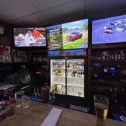 Boulevard Grill and Sports Bar - Bar and tvs