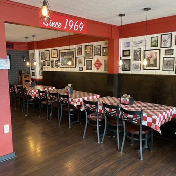 Greek's Pizzeria