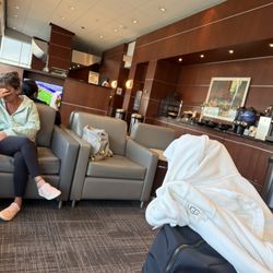 Admirals Club PHL Terminal F