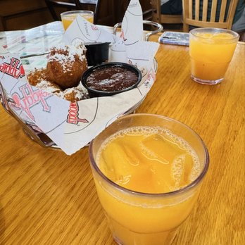 Applewood Farmhouse Grill - Applewood  Julep and Apple Fitters - Breakfast & Brunch Near Me - Sevierville, Tennessee