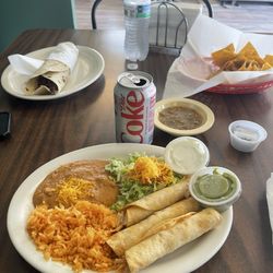 Gloria’s Burritos - Flautas & burrito
