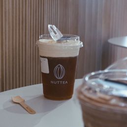 Oolong tea with nut cream