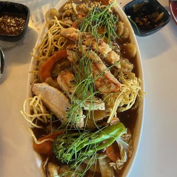 Duckine - Crispy egg noodles - Chinese Near Me - Lahaina, Hawaii