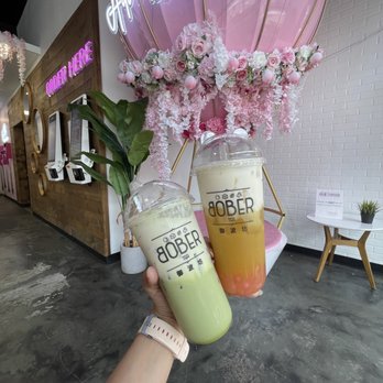Bober Tea & Mochi Dough - Chizu Pineapple Green Tea with Pink Honey Boba & Chizu Matcha Latte - Bubble Tea Near Me - Minneapolis, Minnesota Bober Tea & Mochi Dough - Chizu Pineapple Green Tea with Pink Honey Boba & Chizu Matcha Latte - Bubble Tea Near Me - Minneapolis, Minnesota