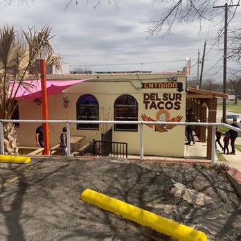 Del Sur Tacos - Parking lot View - Tacos Near Me - Dallas, Texas Del Sur Tacos - Parking lot View - Tacos Near Me - Dallas, Texas