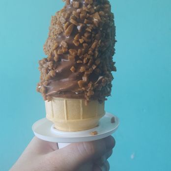 La Diperie - Chocolate dip with skor topping - Ice Cream & Frozen Yogurt Near Me - Toronto, Ontario