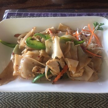 Sweet Basil Thai Bistro - Drunken noodles - Thai Near Me - Denton, Texas Sweet Basil Thai Bistro - Drunken noodles - Thai Near Me - Denton, Texas