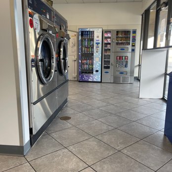 Spinning Suds Laundromat - Laundromat Near Me - Cypress, California