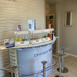 Rève Hydration & Wellness - Oxygen Bar with Aromatherapy. 16 different type of aromas available and changes monthly to enhance your experience.