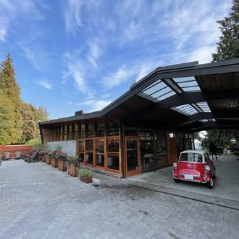 Isetta Cafe Bistro - Exterior of the cafe - Cafes Near Me - West Vancouver, British Columbia