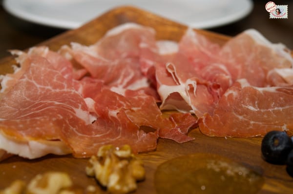 Mozzarella & Vino by null