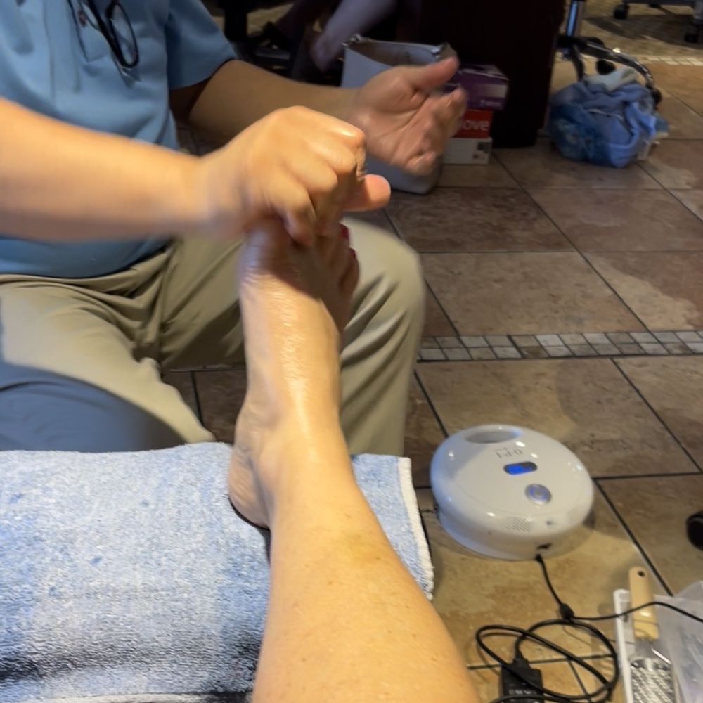 I had a video to show you how ridiculous my "massage" was but it won't let me post. This is an example of a one-handed hot oil massage. Smh.