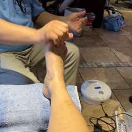 I had a video to show you how ridiculous my "massage" was but it won't let me post. This is an example of a one-handed hot oil massage. Smh. I had a video to show you how ridiculous my "massage" was but it won't let me post. This is an example of a one-handed hot oil massage. Smh.