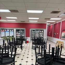 Oberweis Ice Cream and Dairy Store - Restaurant are is closed and they don't allow to seat on chairs