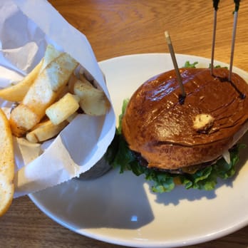 Twin Peaks - Cheeseburger with fries - Sports Bars Near Me - Altamonte Springs, Florida Twin Peaks - Cheeseburger with fries - Sports Bars Near Me - Altamonte Springs, Florida