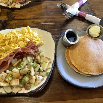 Egg Harbor Cafe - Traditional breakfast with pancakes - Breakfast & Brunch Near Me - Schaumburg, Illinois