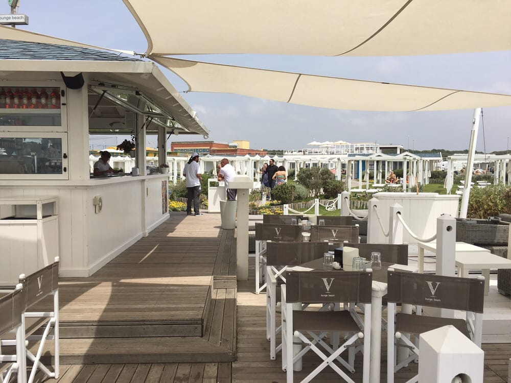 V Lounge Beach