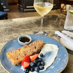 Randles Hotel - Banana bread French toast.