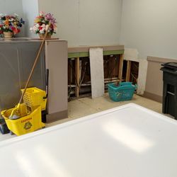 Crown Point Car Wash & Laundromat - Everything is falling apart and dirty.