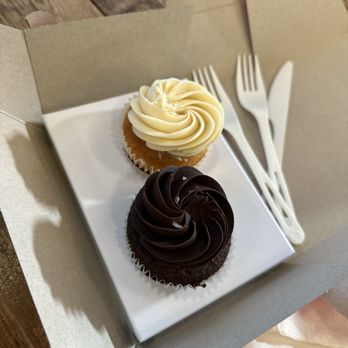 Kara's Cupcakes - Passionfruit and Fleur de Sel - Bakeries Near Me - Napa, California Kara's Cupcakes - Passionfruit and Fleur de Sel - Bakeries Near Me - Napa, California