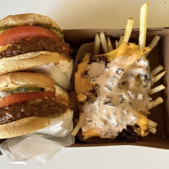 Carneys - Chili Cheeseburger - Burgers Near Me - Studio City, California