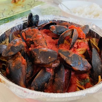 La Pizzeria - a bowl of mussels in tomato sauce - Italian Near Me - Margate, Florida