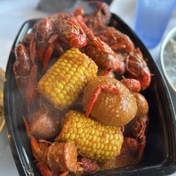 The Rockin' Crawfish - Crawfish with medium Rockin' Combo sauce