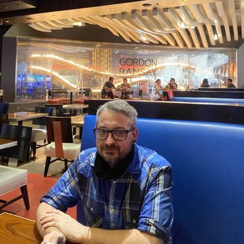 Gordon Ramsay Burger Las Vegas - Check out that flame in the back! Bring on the Burgers! - Burgers Near Me - Las Vegas, Nevada