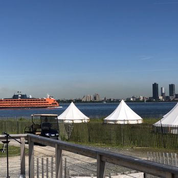 Collective Retreats - You see the SI ferry often - an iconic view - Vacation Rentals Near Me Collective Retreats - You see the SI ferry often - an iconic view - Vacation Rentals Near Me