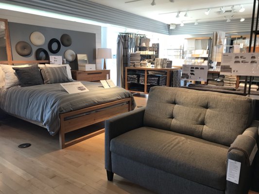 Crate & Barrel by null