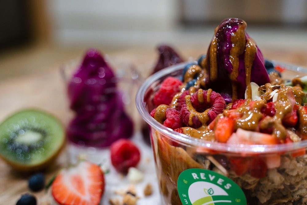 REVES SMOOTHIE CAFÉ Updated September 2024 64 Photos 106 Quimby