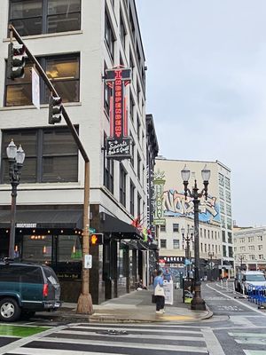 The Independent Sports Bar & Grill by null