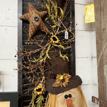 Bless This Mess - Antiques Near Me - Dundee, Florida