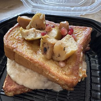Silver Diner - Apple pie stuffed french toast - Diners Near Me - Fairfax, Virginia Silver Diner - Apple pie stuffed french toast - Diners Near Me - Fairfax, Virginia