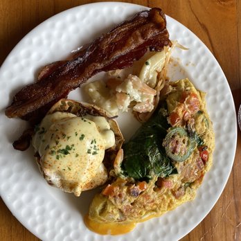La Hiki - Eggs Benedict, made to order omelet, and a few other breakfast-y things. - Breakfast & Brunch Near Me - Kapolei, Hawaii