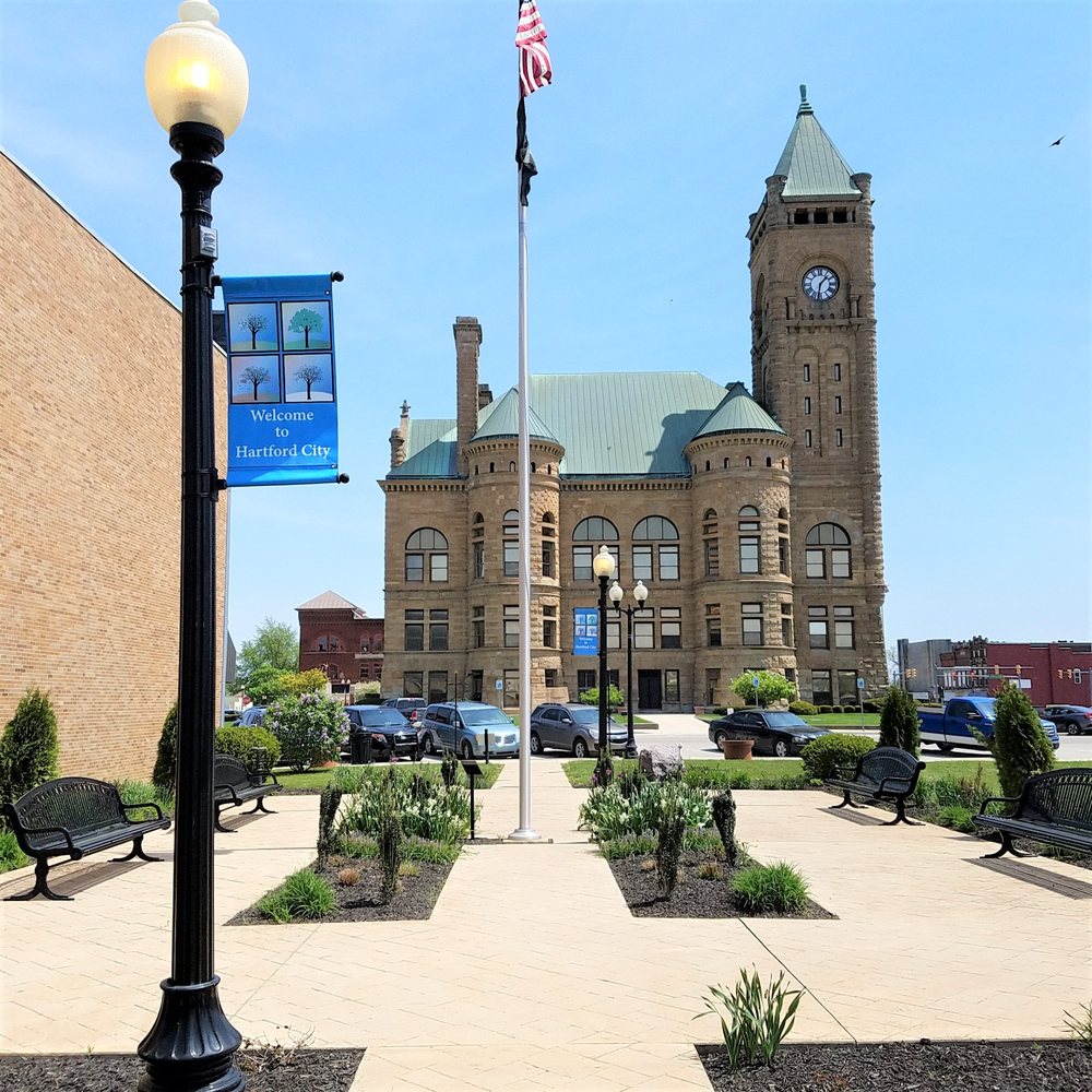 Veterans Gardens Logo
