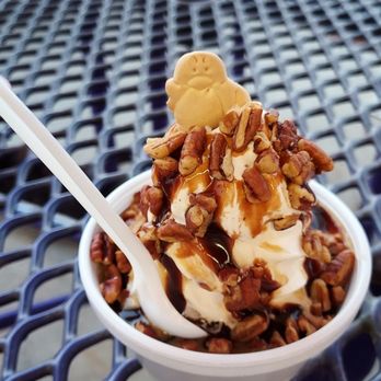 Van Dee's Ice Cream Shoppe - Turtle sundae - Ice Cream & Frozen Yogurt Near Me - Johnston, Iowa