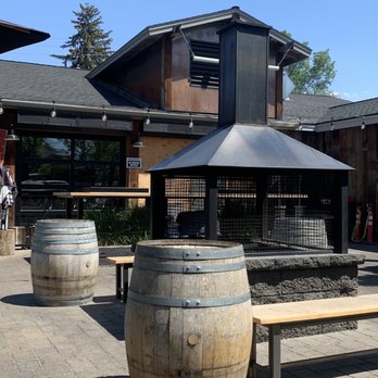 10 Barrel Brewing - West Side Bend - Brewpubs Near Me - Bend, Oregon