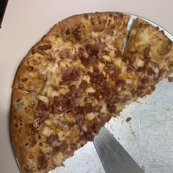 Hole in the Wall - Bbq bacon chicken pizza