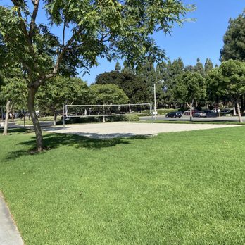Royal Oak Park - Parks Near Me - Irvine, California