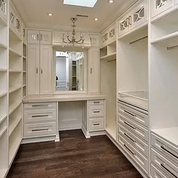 Quintuple General Contracting - Custom built in closet
